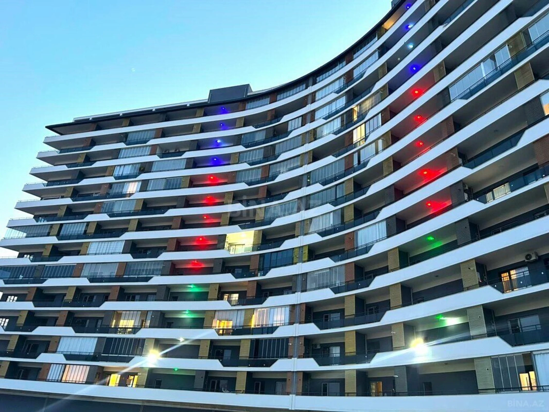 Satılır 2 otaqlı mənzil 75 m²