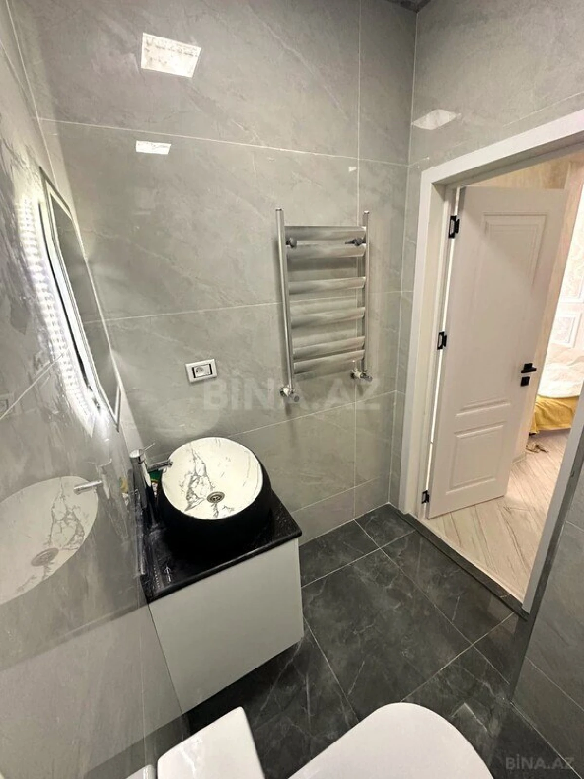 Satılır 2 otaqlı mənzil 75 m²