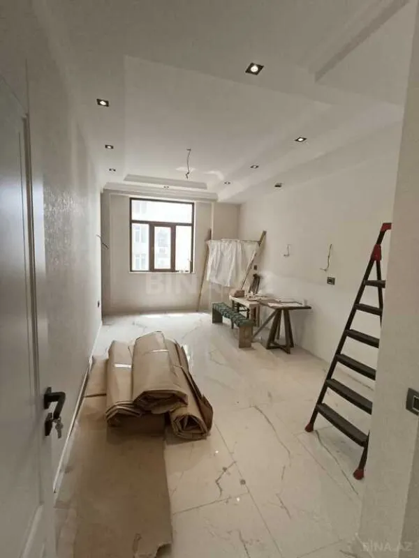 Satılır 3 otaqlı mənzil 155 m²