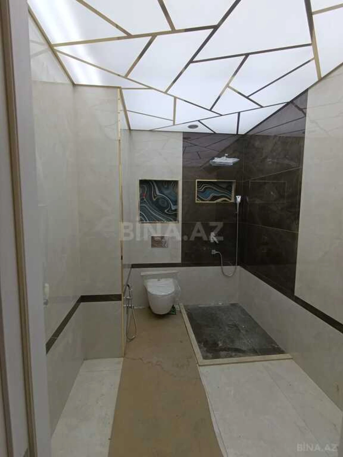 Satılır 3 otaqlı mənzil 155 m²