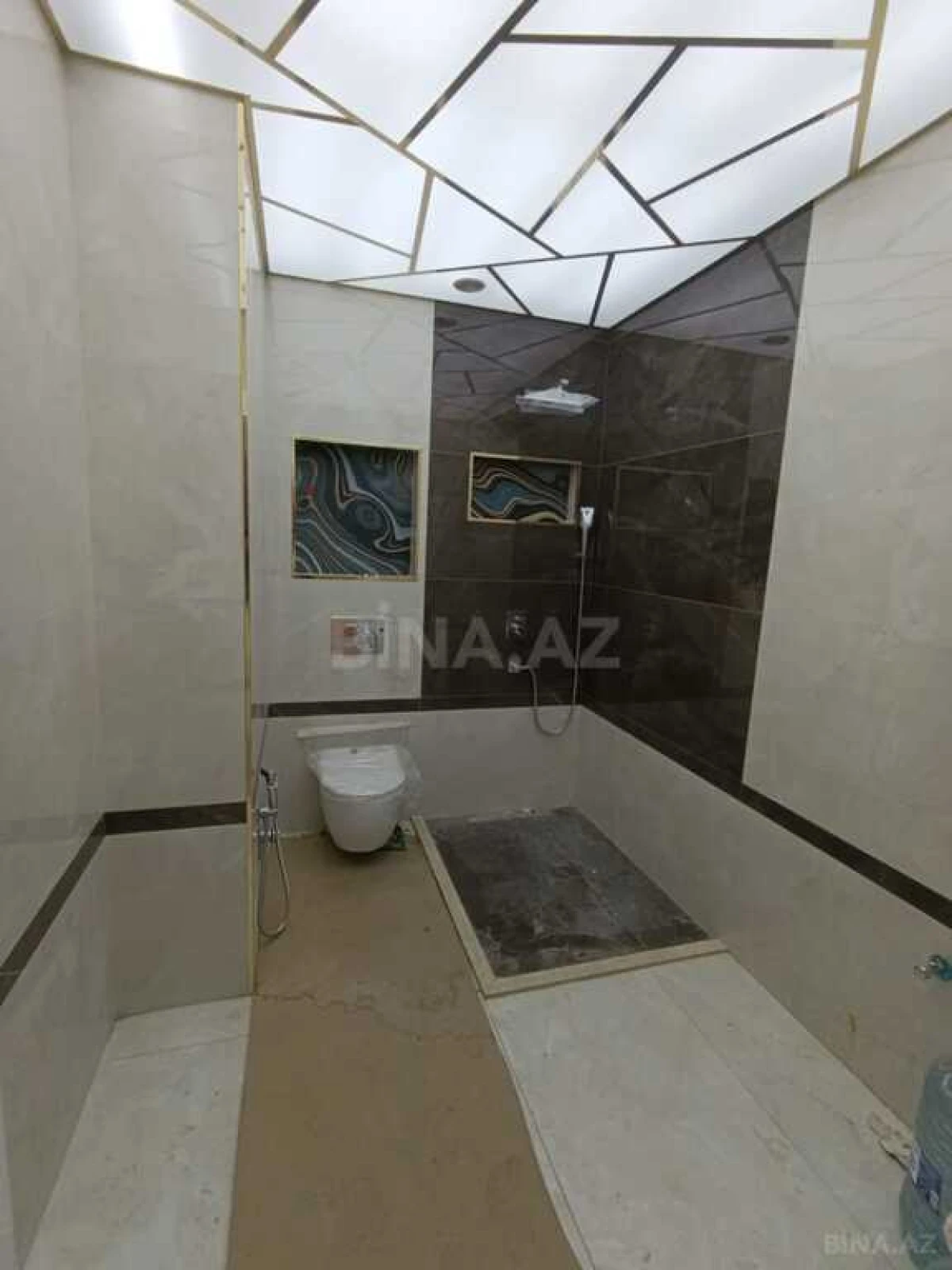 Satılır 3 otaqlı mənzil 155 m²