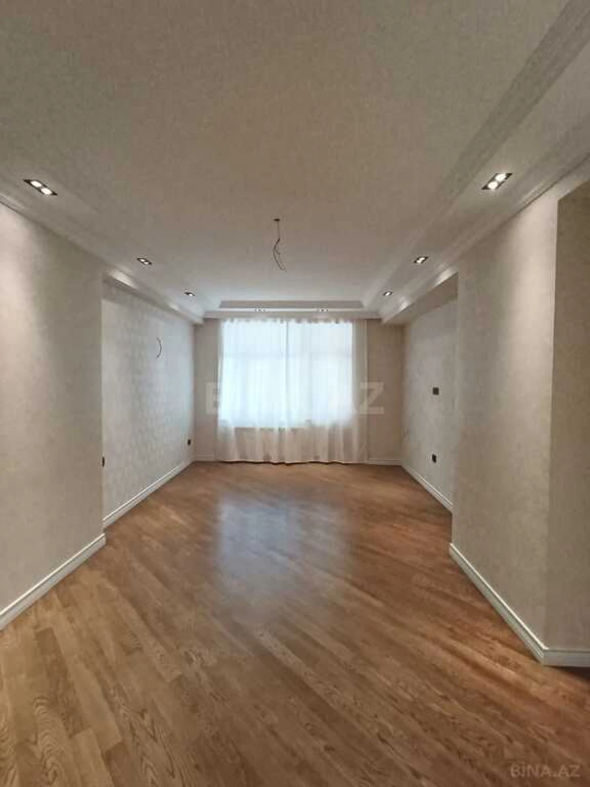 Satılır 3 otaqlı mənzil 155 m²