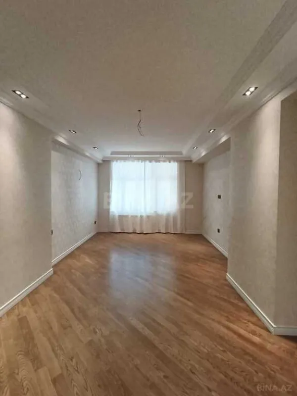Satılır 3 otaqlı mənzil 155 m²