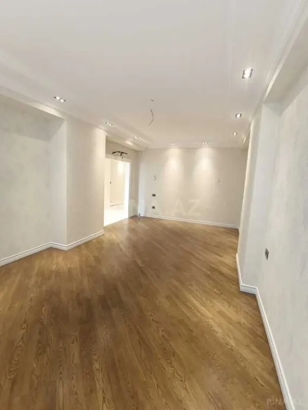 Satılır 3 otaqlı mənzil 155 m²