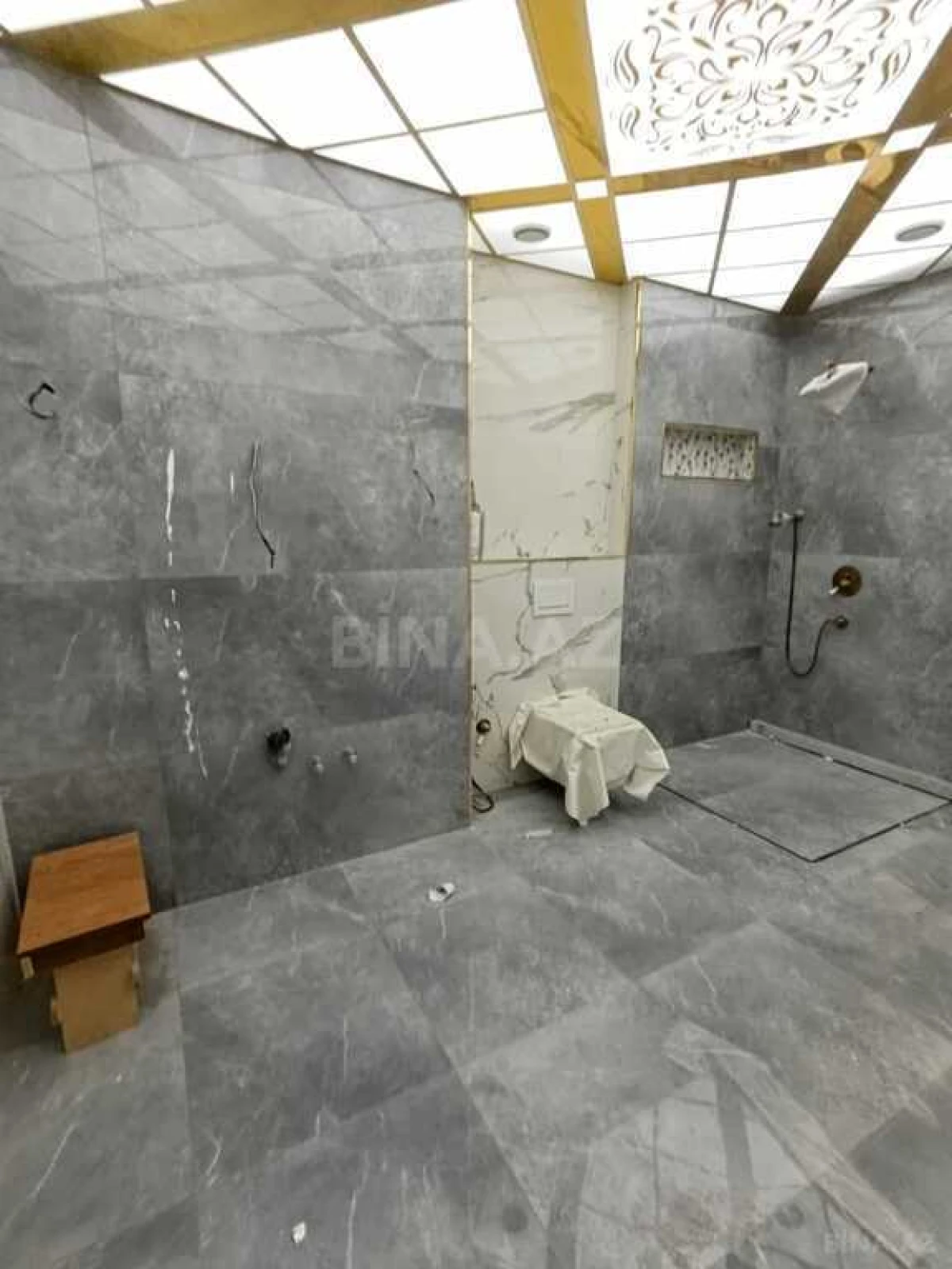 Satılır 3 otaqlı mənzil 155 m²