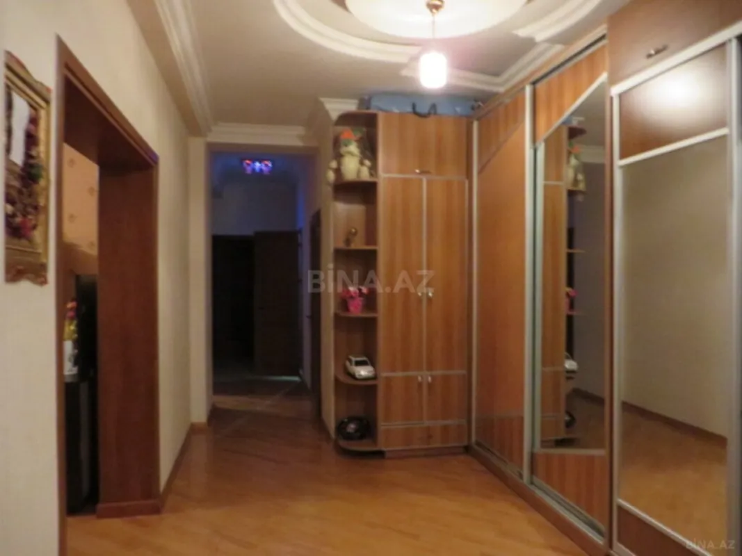 Satılır 4 otaqlı mənzil 160 m²