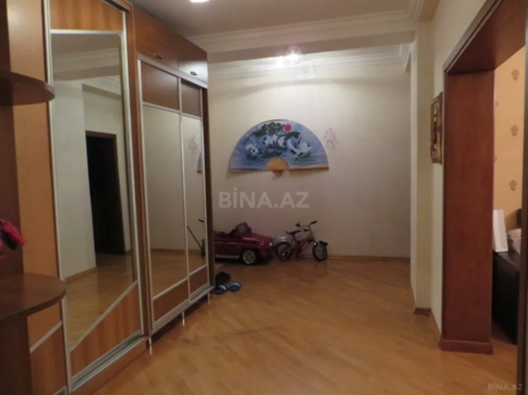 Satılır 4 otaqlı mənzil 160 m²