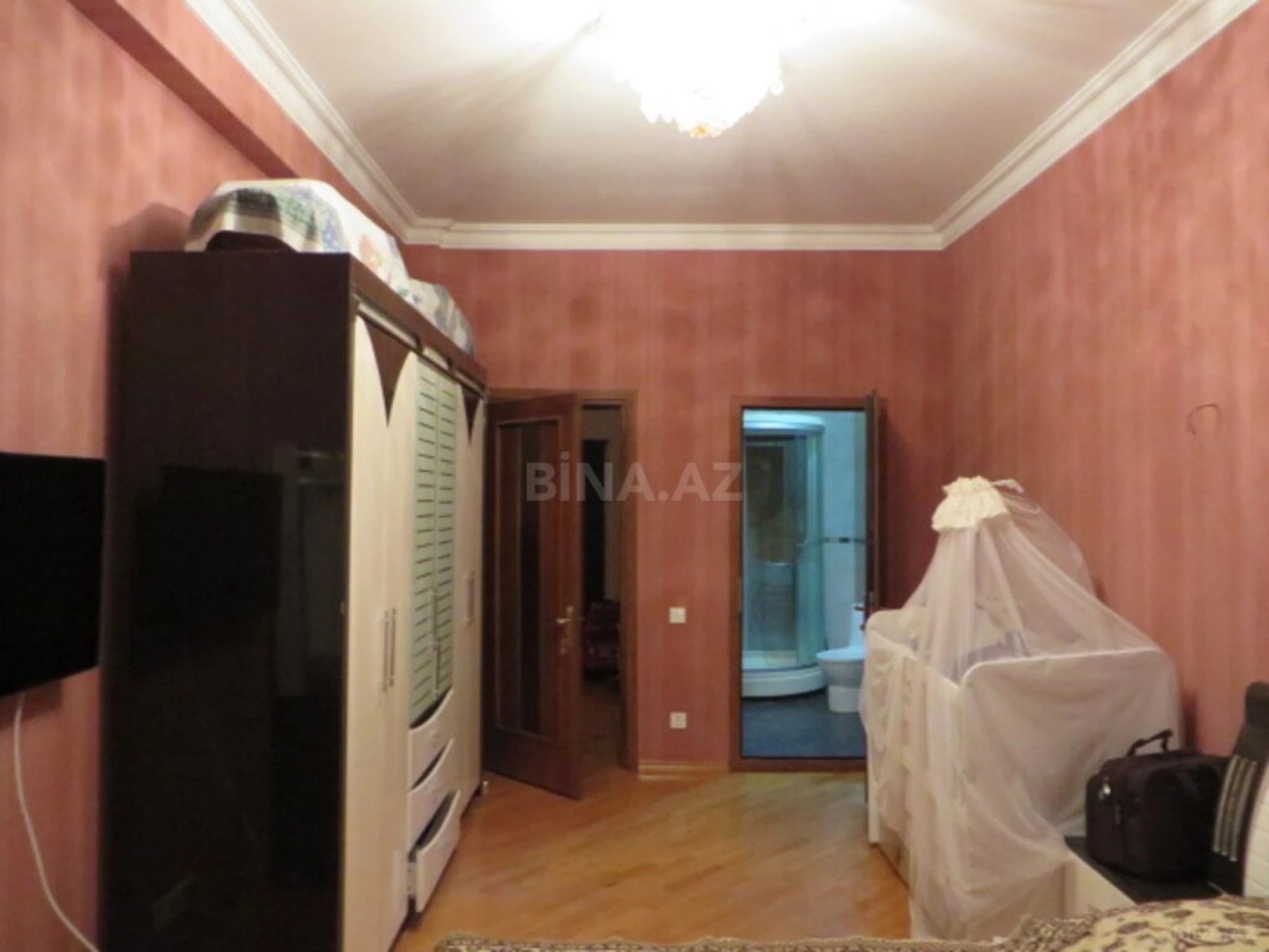Satılır 4 otaqlı mənzil 160 m²