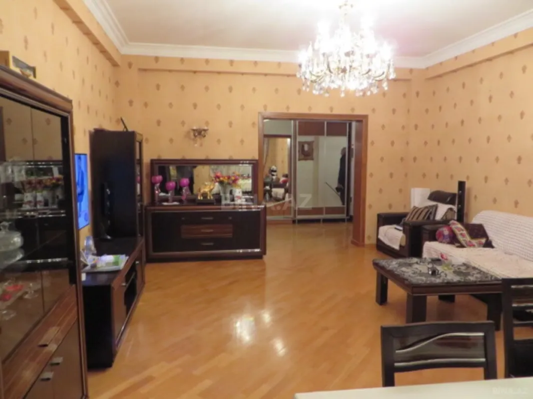Satılır 4 otaqlı mənzil 160 m²