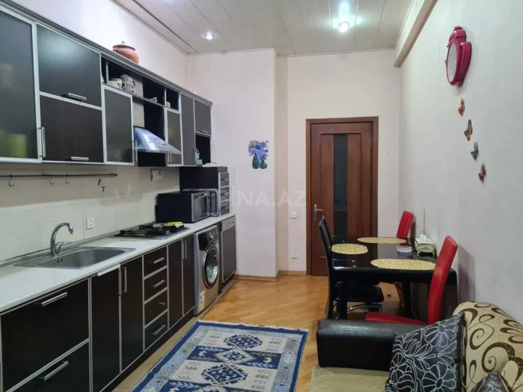 Satılır 4 otaqlı mənzil 160 m²