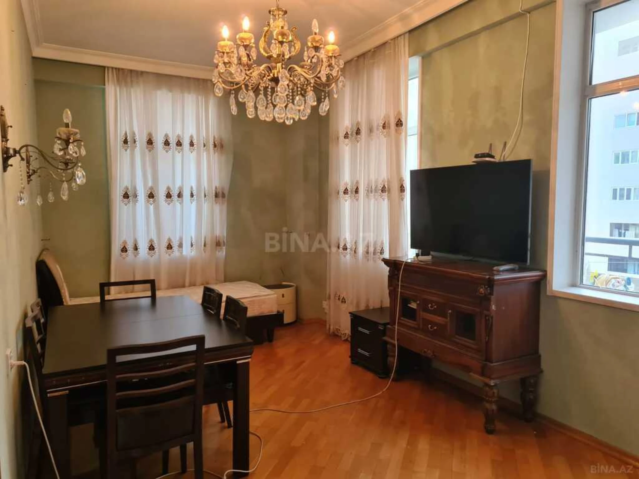 Satılır 4 otaqlı mənzil 160 m²