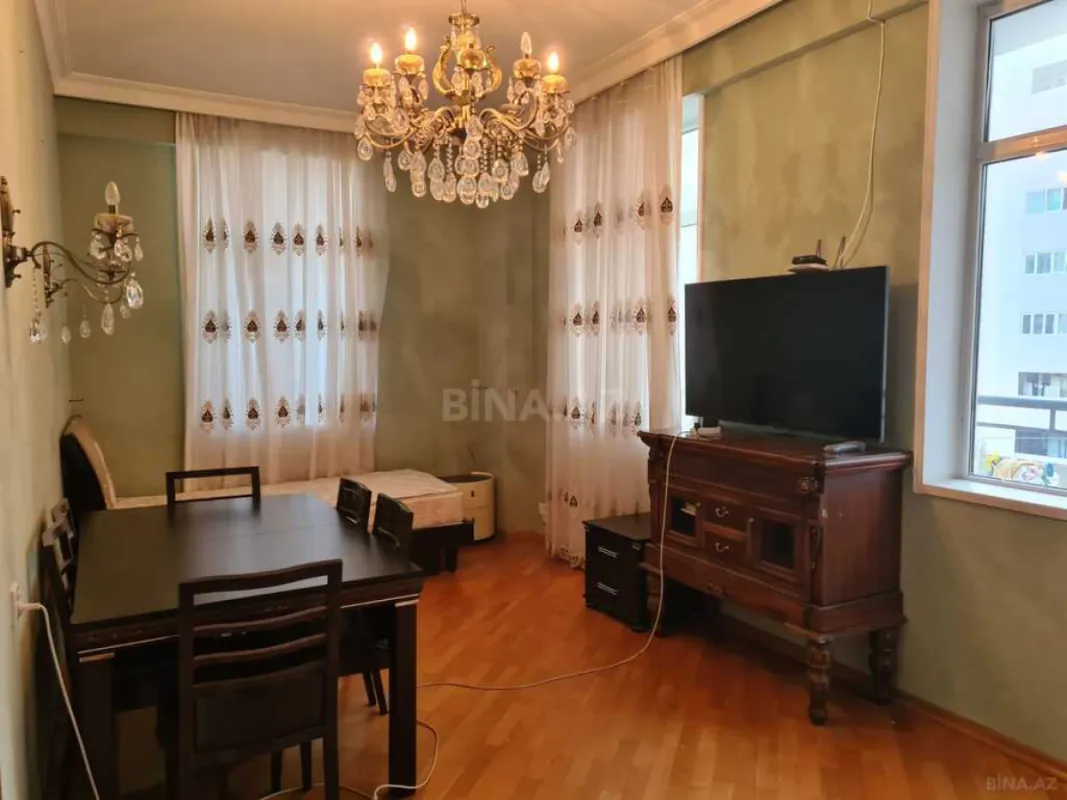 Satılır 4 otaqlı mənzil 160 m²