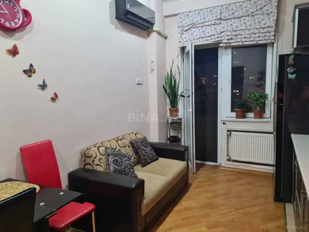 Satılır 4 otaqlı mənzil 160 m²