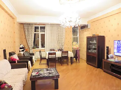 Satılır 4 otaqlı mənzil 160 m²