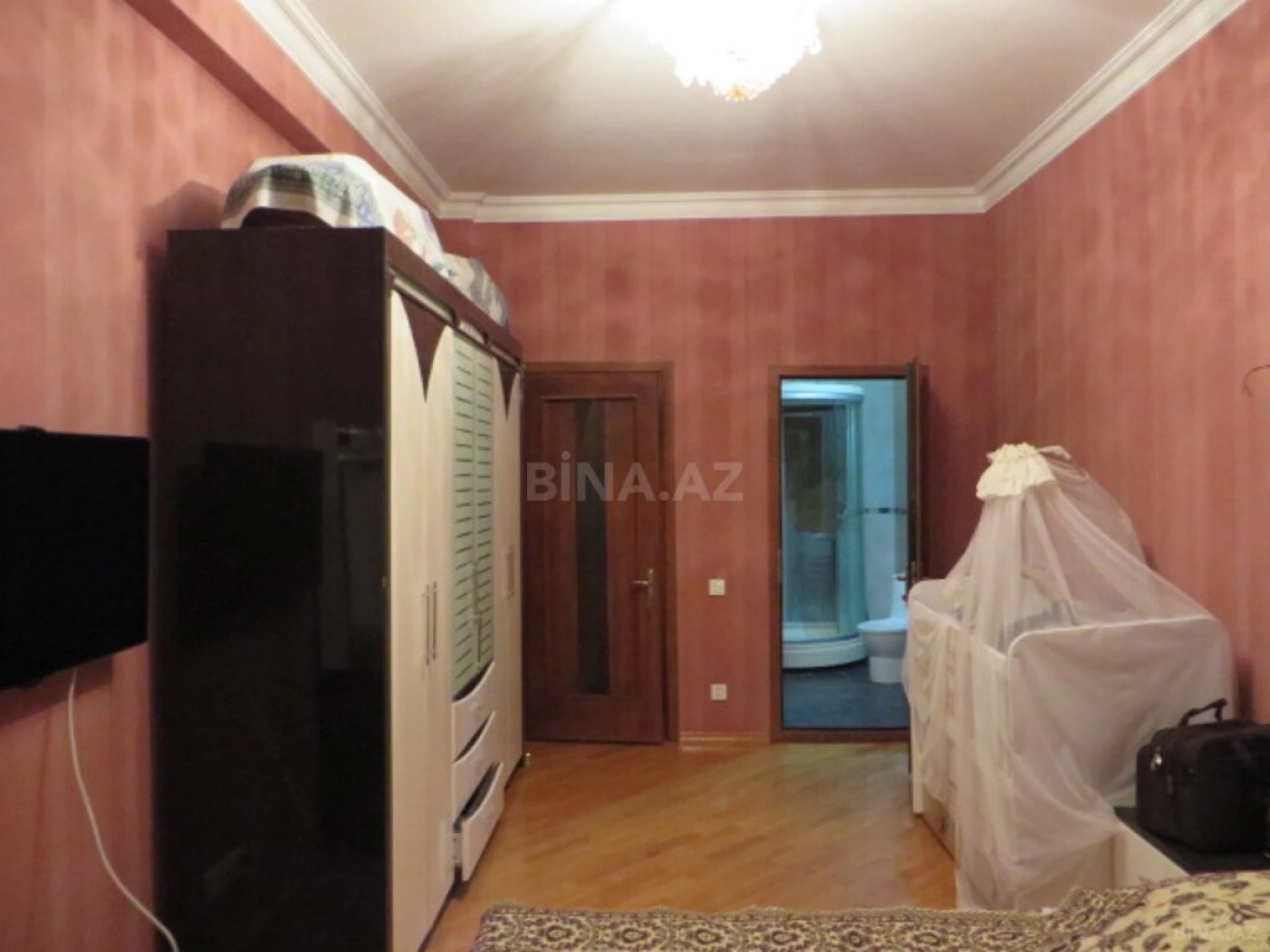 Satılır 4 otaqlı mənzil 160 m²
