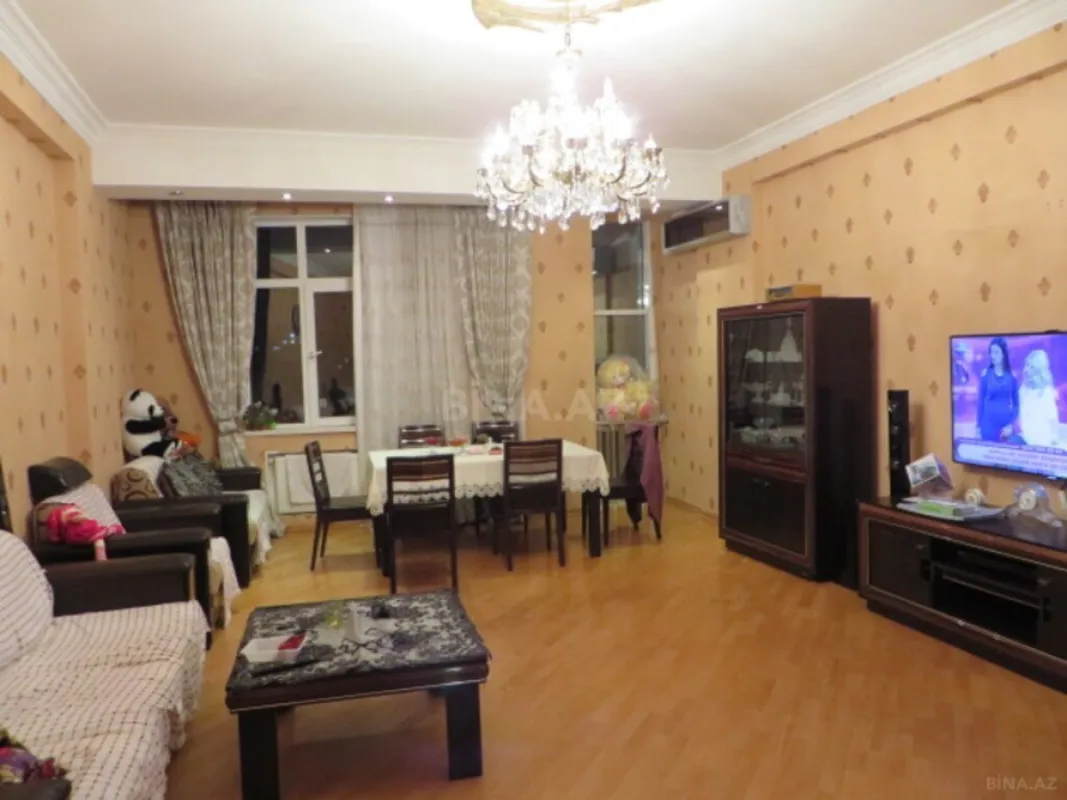Satılır 4 otaqlı mənzil 160 m²