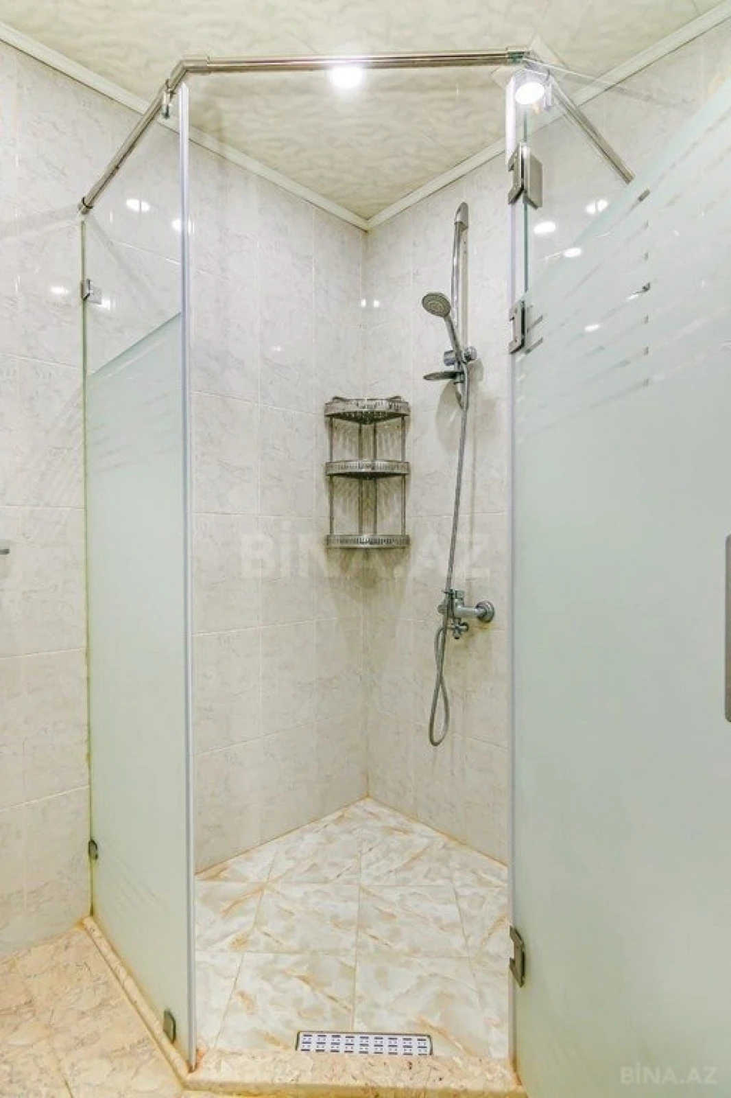 Kirayə verilir 3 otaqlı mənzil 120 m²