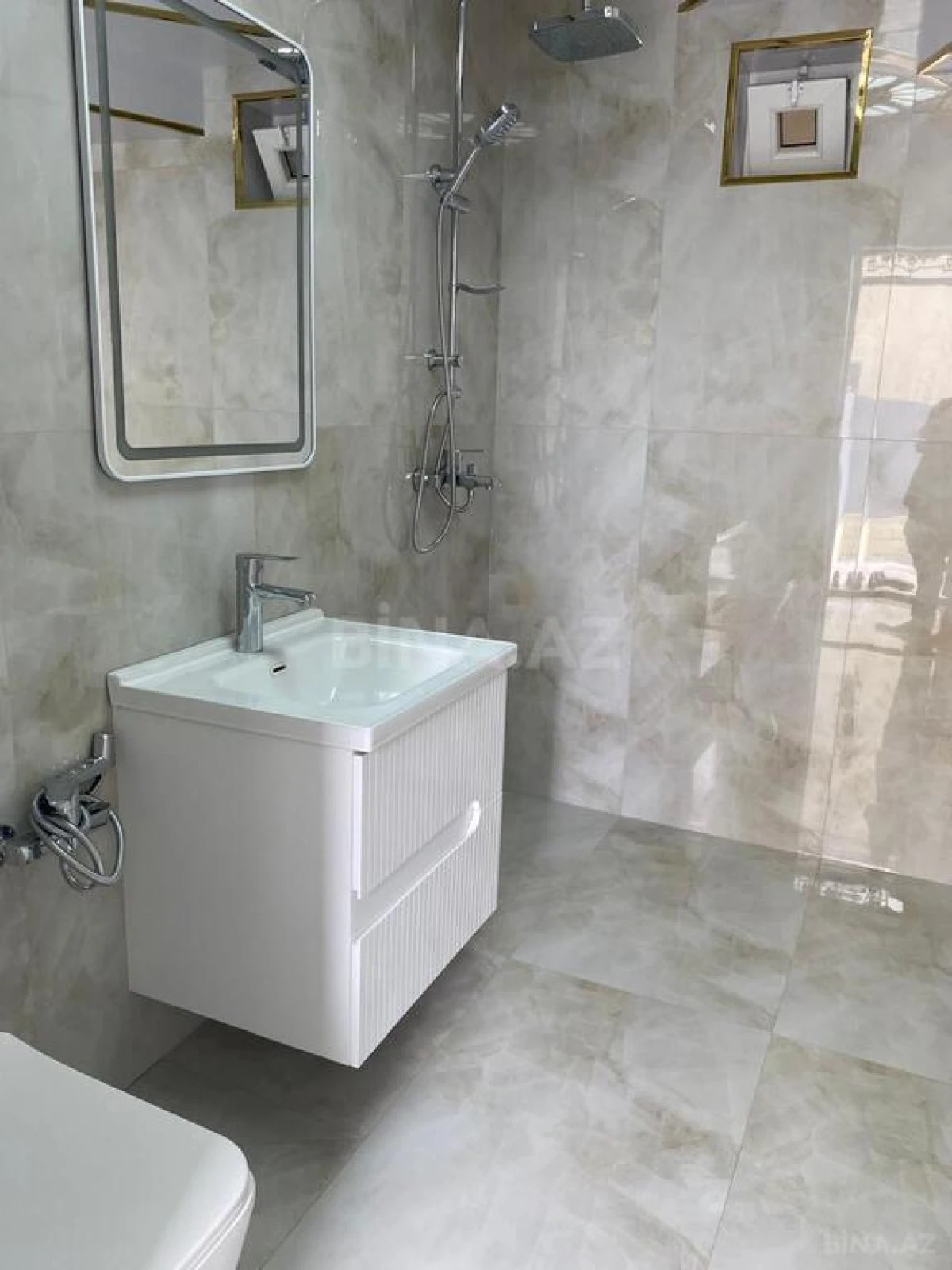 Satılır 4 otaqlı həyət evi 160 m²