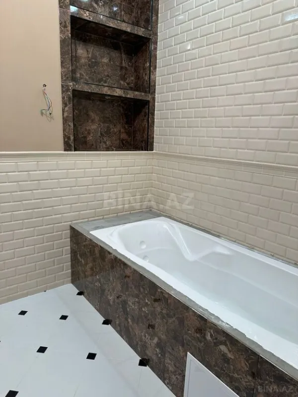 Satılır 4 otaqlı mənzil 182 m²