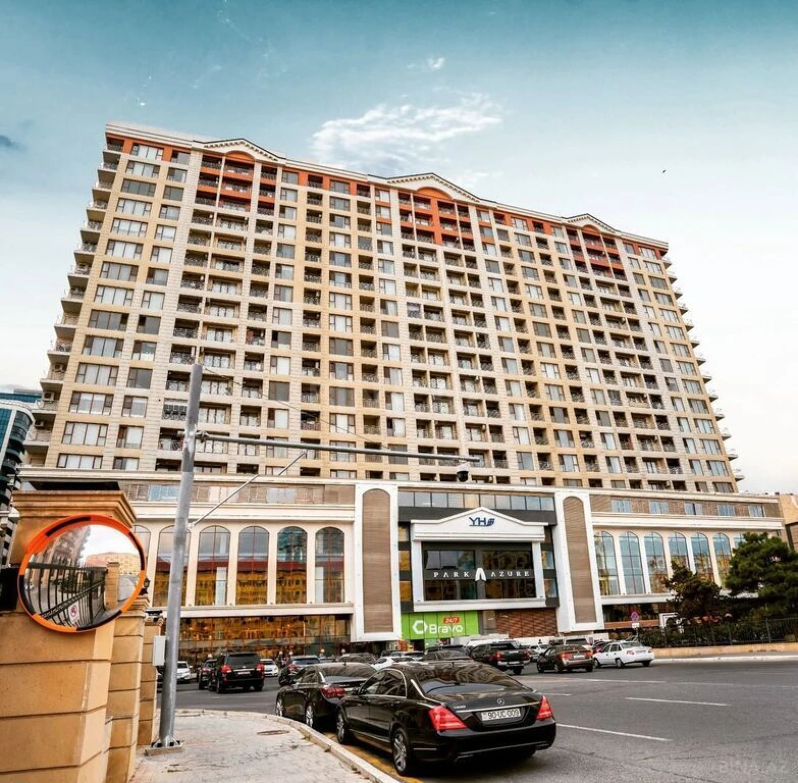 Satılır 4 otaqlı mənzil 182 m²