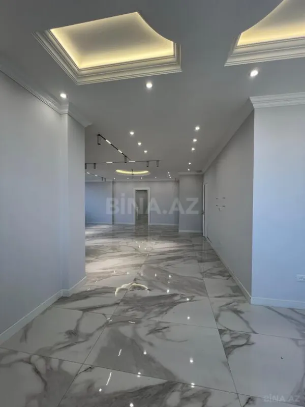 Satılır 5 otaqlı mənzil 290 m²