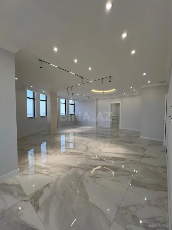 Satılır 5 otaqlı mənzil 290 m²