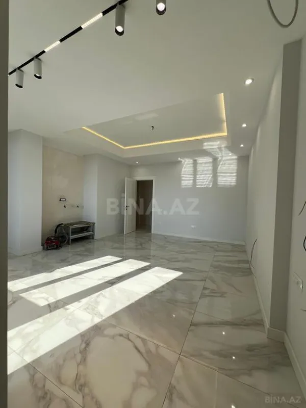 Satılır 5 otaqlı mənzil 290 m²