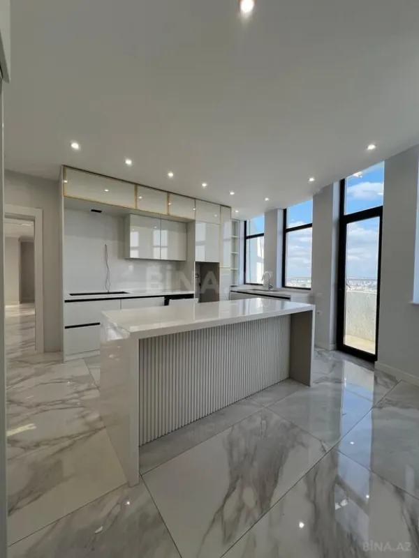 Satılır 5 otaqlı mənzil 290 m²