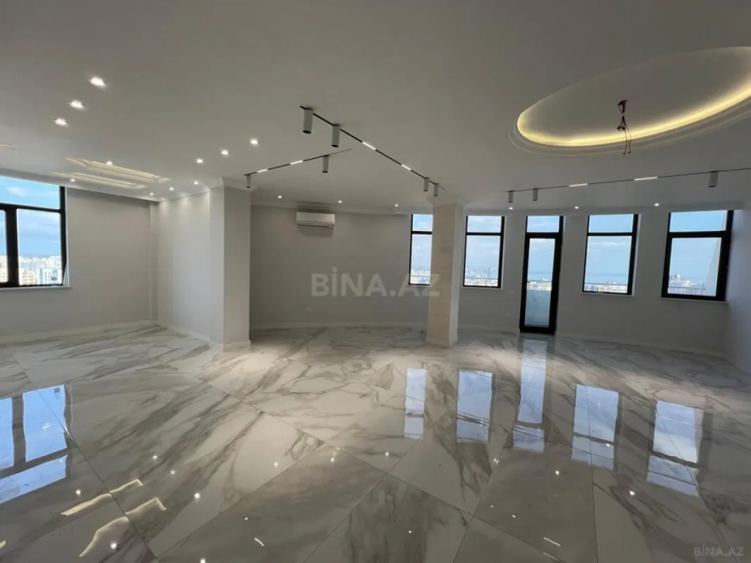 Satılır 5 otaqlı mənzil 290 m²