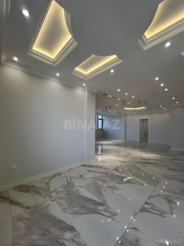 Satılır 5 otaqlı mənzil 290 m²