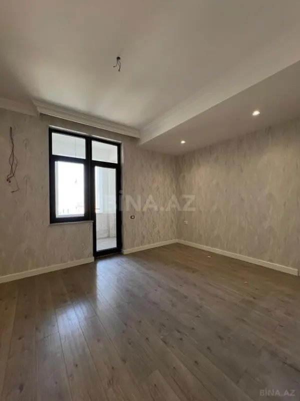 Satılır 5 otaqlı mənzil 290 m²