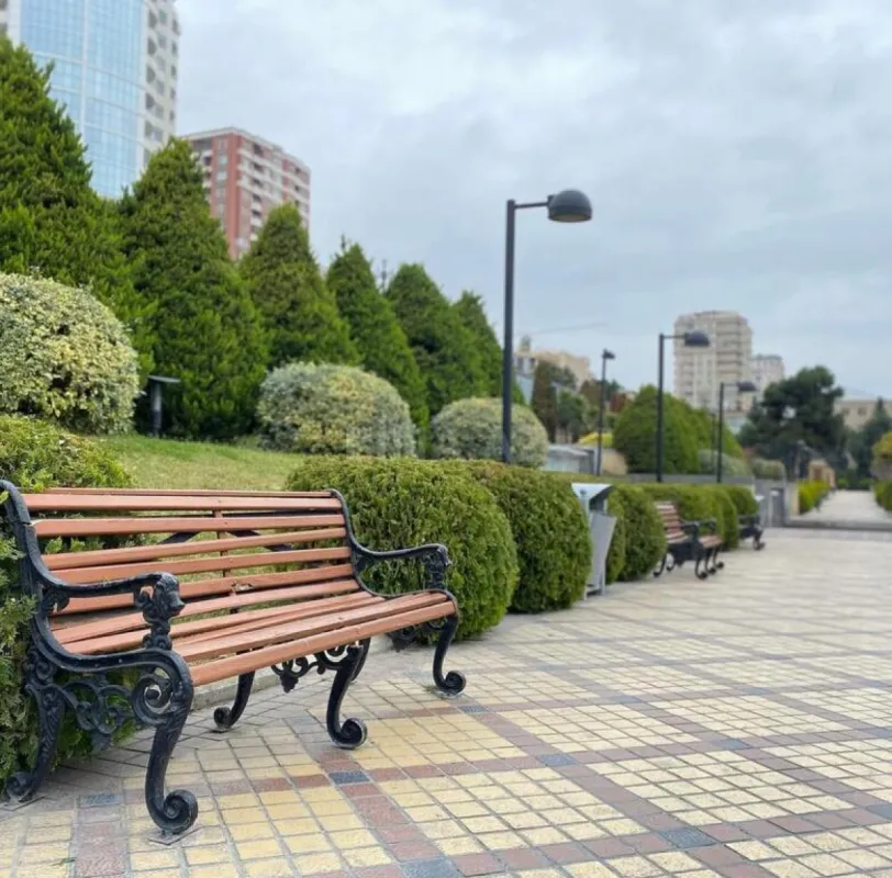 Satılır 5 otaqlı mənzil 290 m²