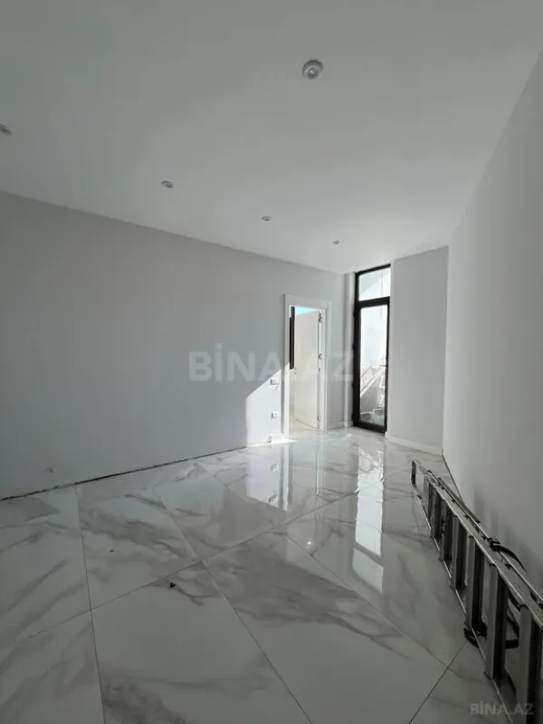 Satılır 5 otaqlı mənzil 290 m²