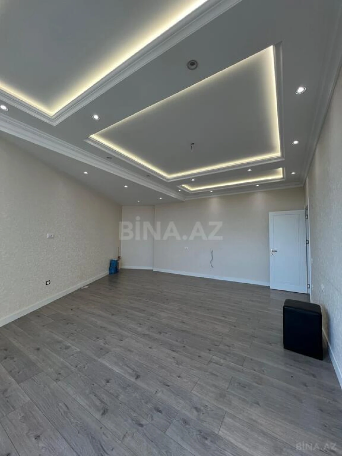 Satılır 5 otaqlı mənzil 290 m²