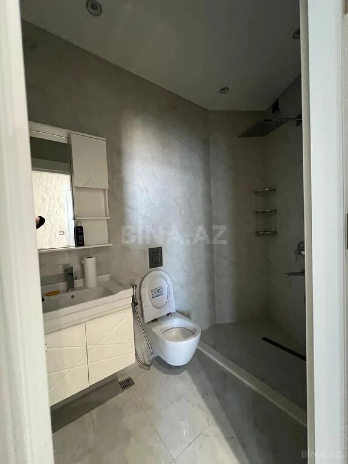 Satılır 5 otaqlı mənzil 290 m²