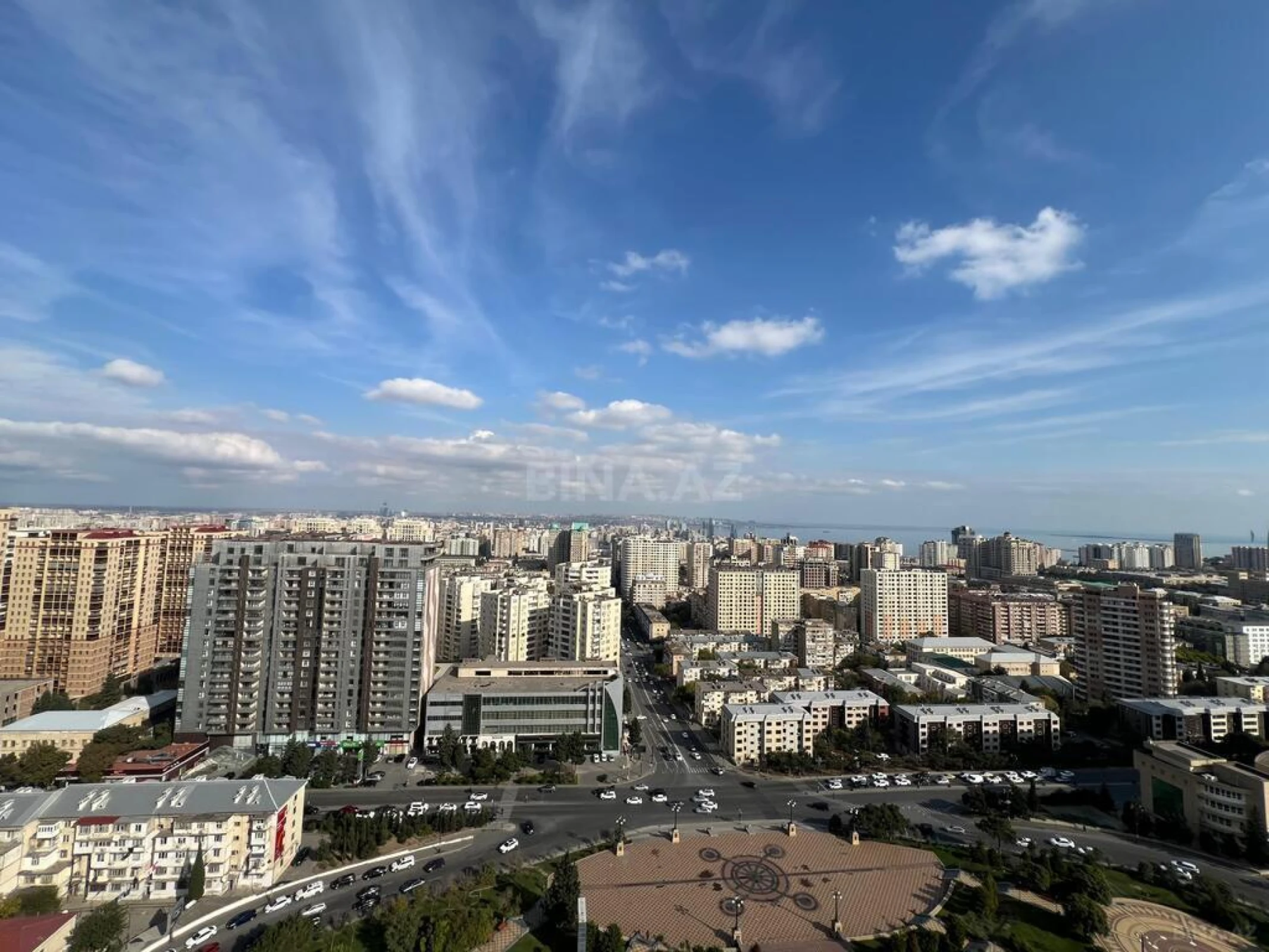 Satılır 5 otaqlı mənzil 290 m²