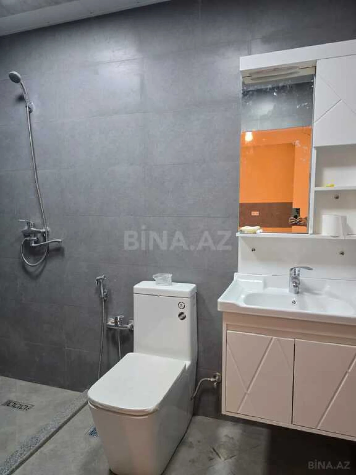 Satılır 2 otaqlı mənzil 65 m²