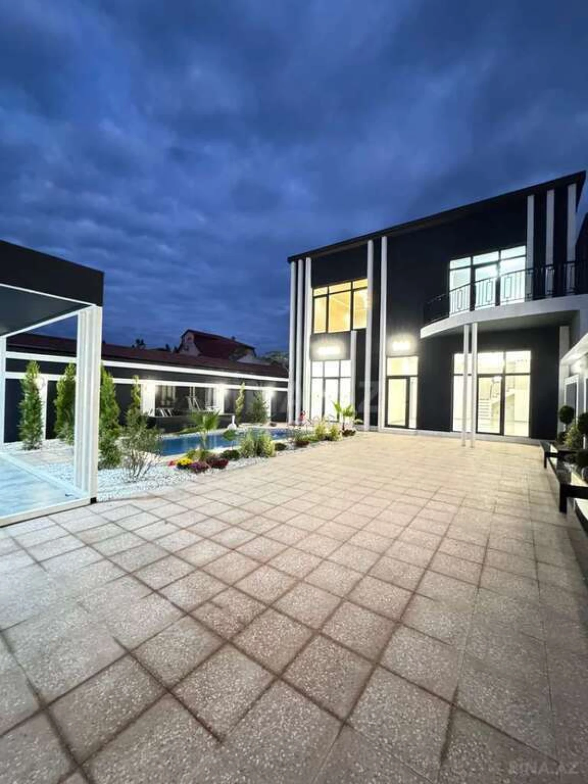 Satılır 5 otaqlı həyət evi 200 m²