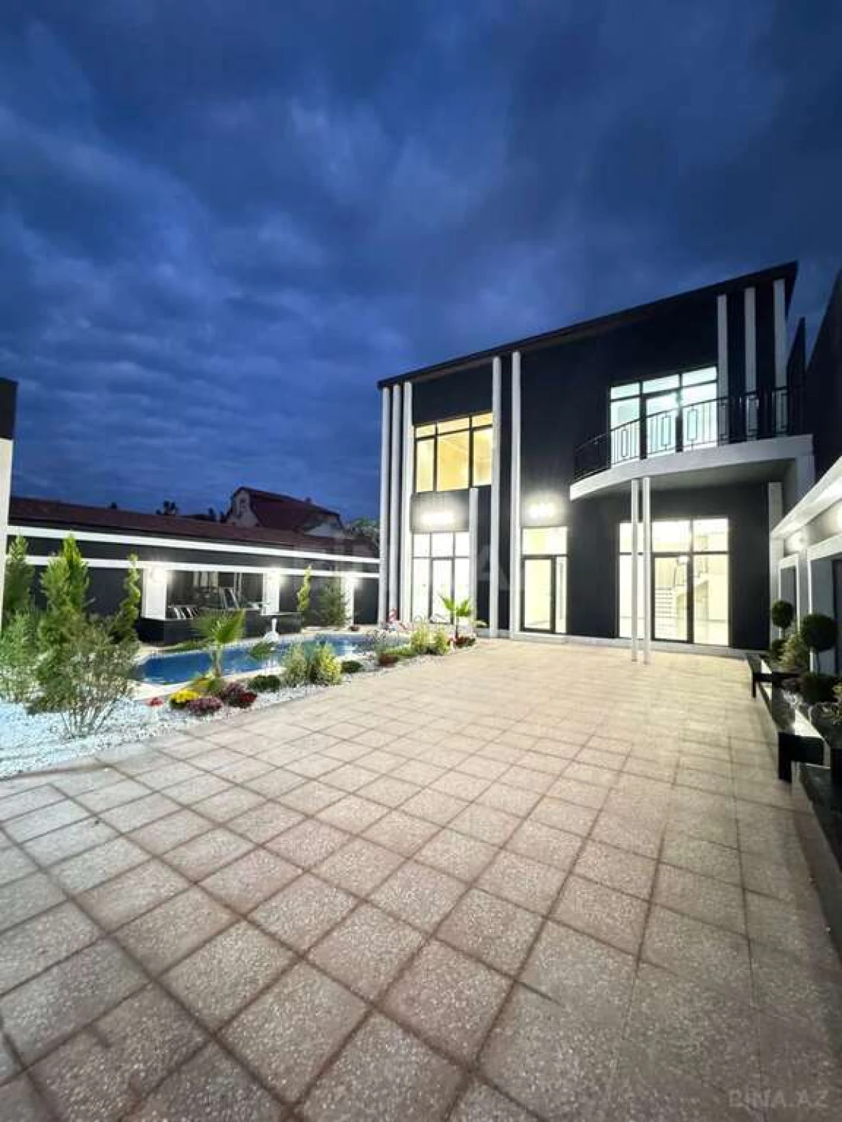 Satılır 5 otaqlı həyət evi 200 m²