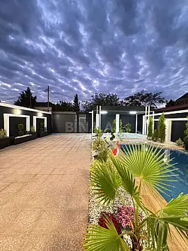 Satılır 5 otaqlı həyət evi 200 m²