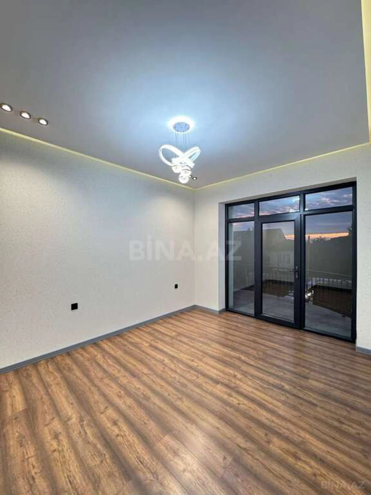 Satılır 5 otaqlı həyət evi 200 m²