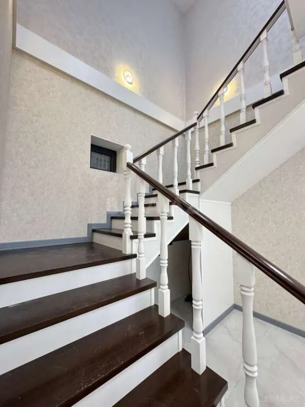 Satılır 5 otaqlı həyət evi 200 m²