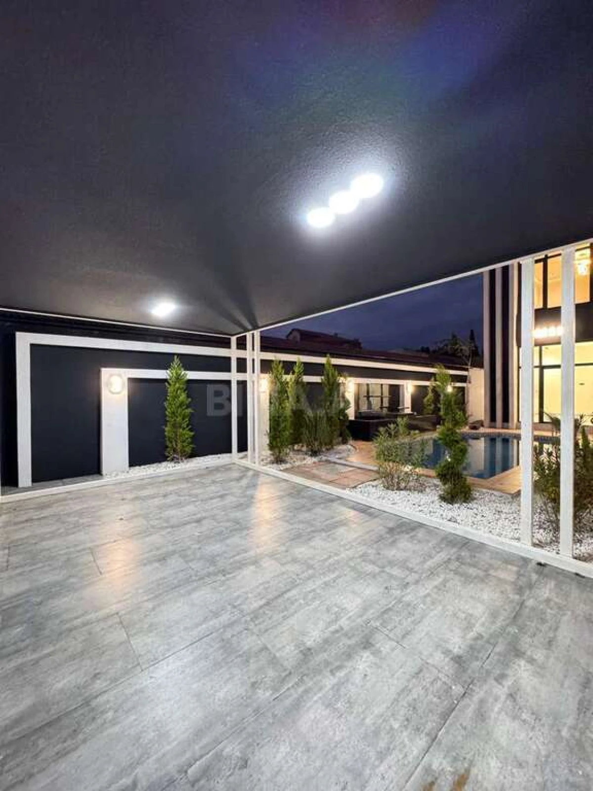 Satılır 5 otaqlı həyət evi 200 m²