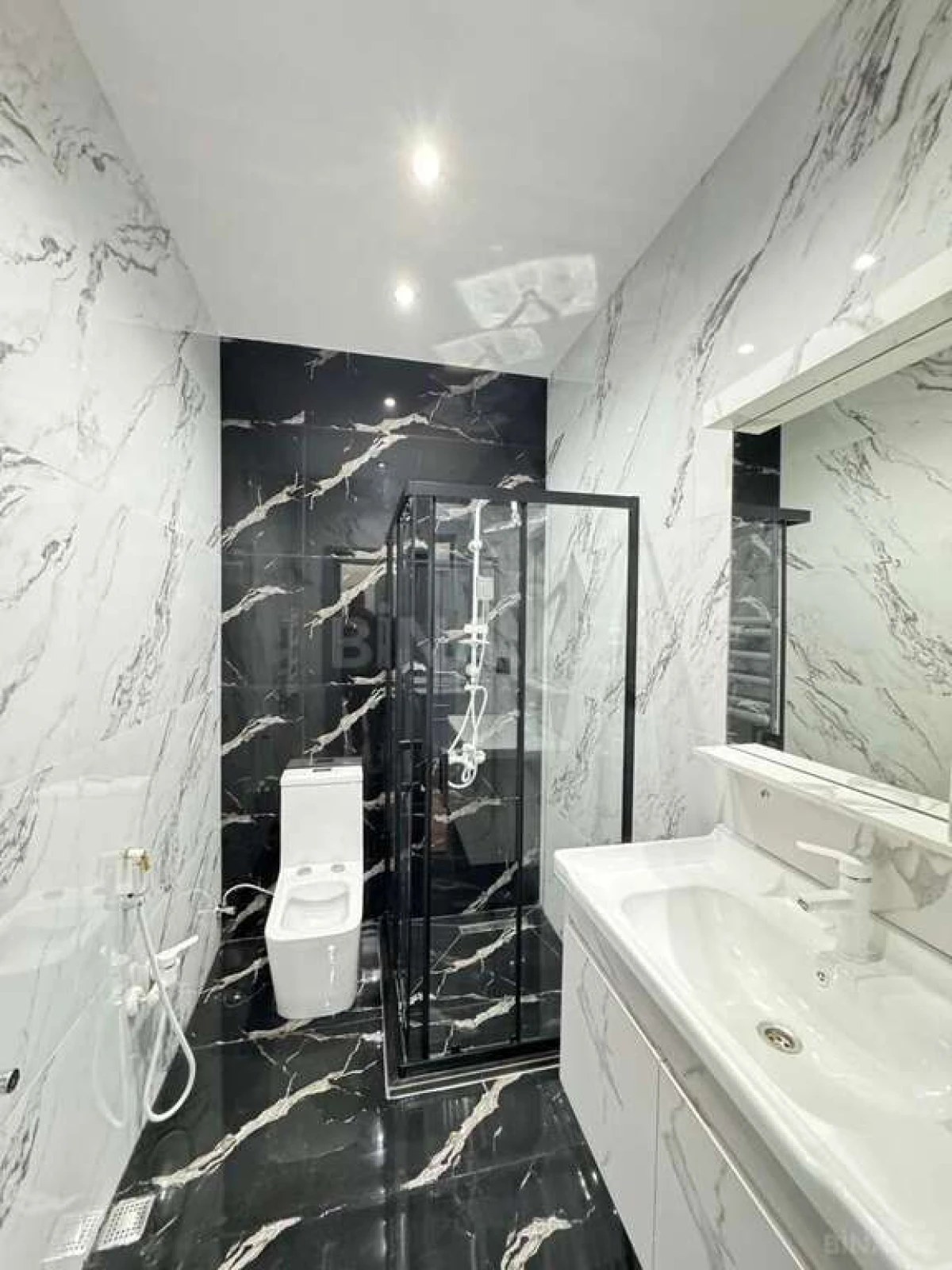 Satılır 5 otaqlı həyət evi 200 m²