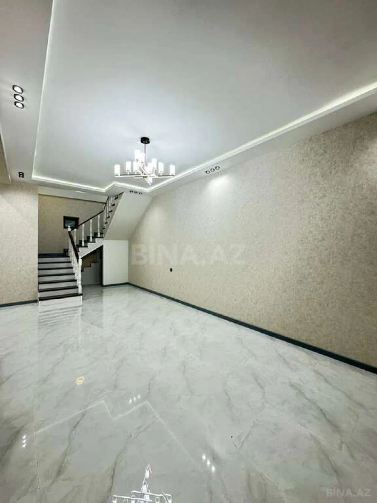 Satılır 5 otaqlı həyət evi 200 m²