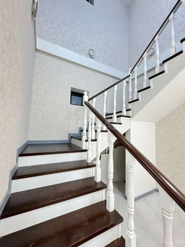 Satılır 5 otaqlı həyət evi 200 m²