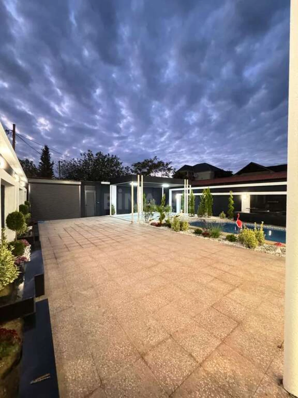 Satılır 5 otaqlı həyət evi 200 m²