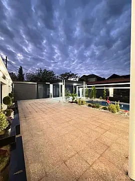 Satılır 5 otaqlı həyət evi 200 m²