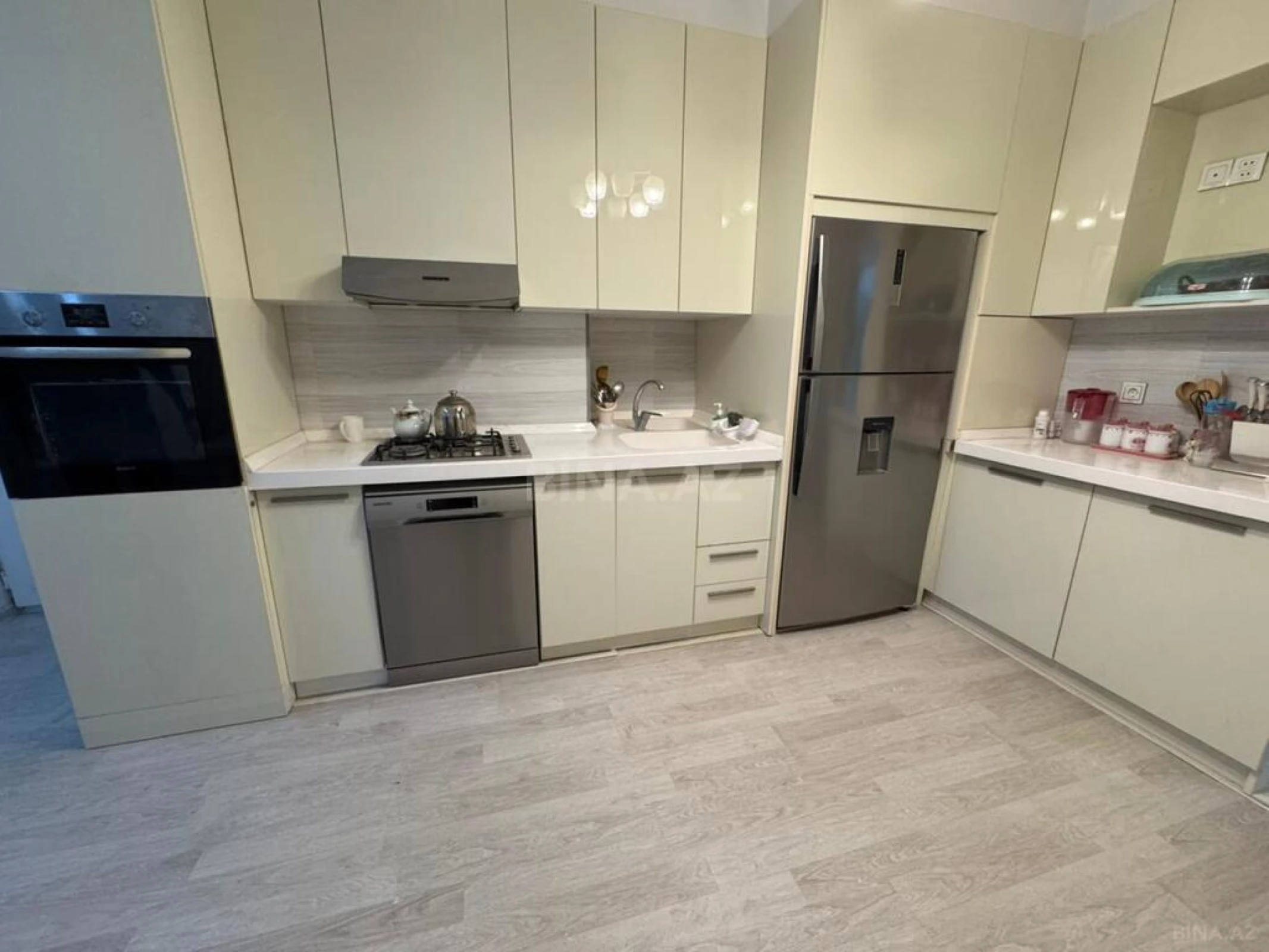 Satılır 3 otaqlı mənzil 120 m²