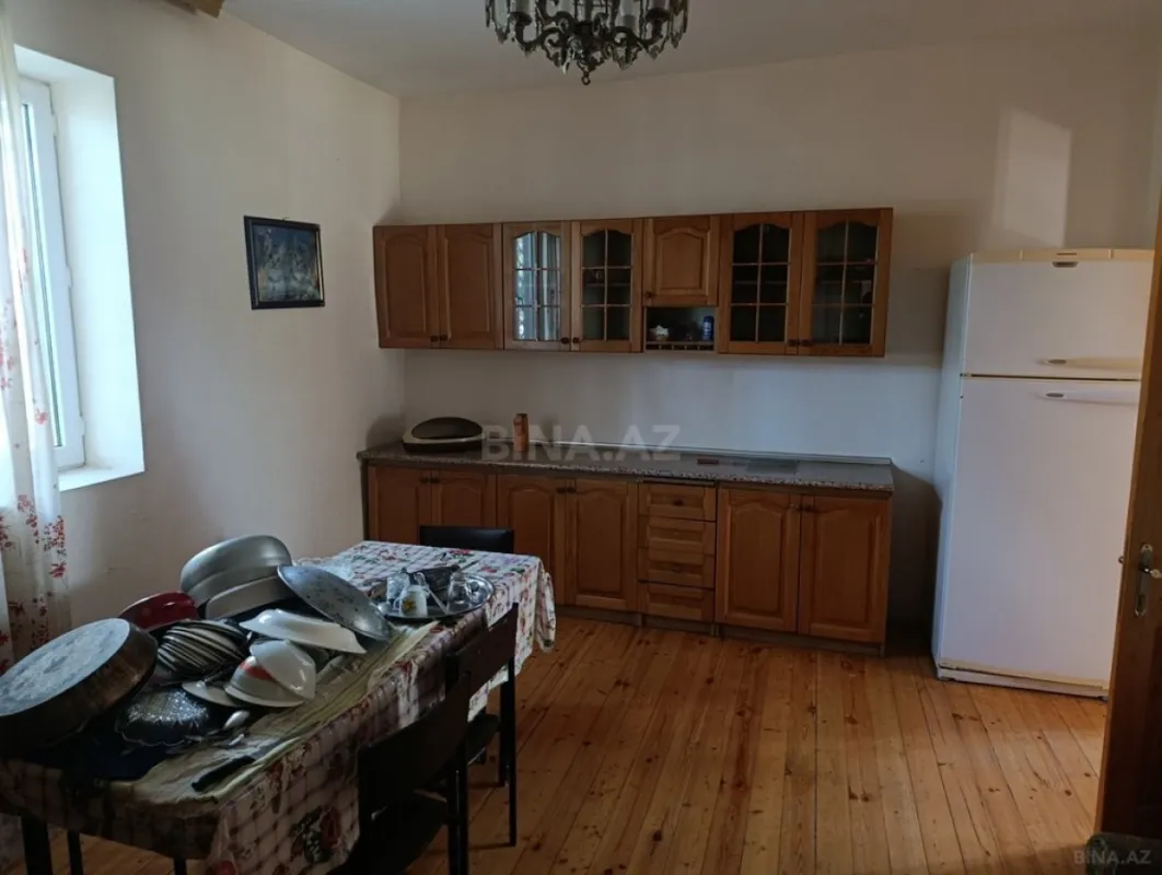 Satılır 6 otaqlı həyət evi 250 m²